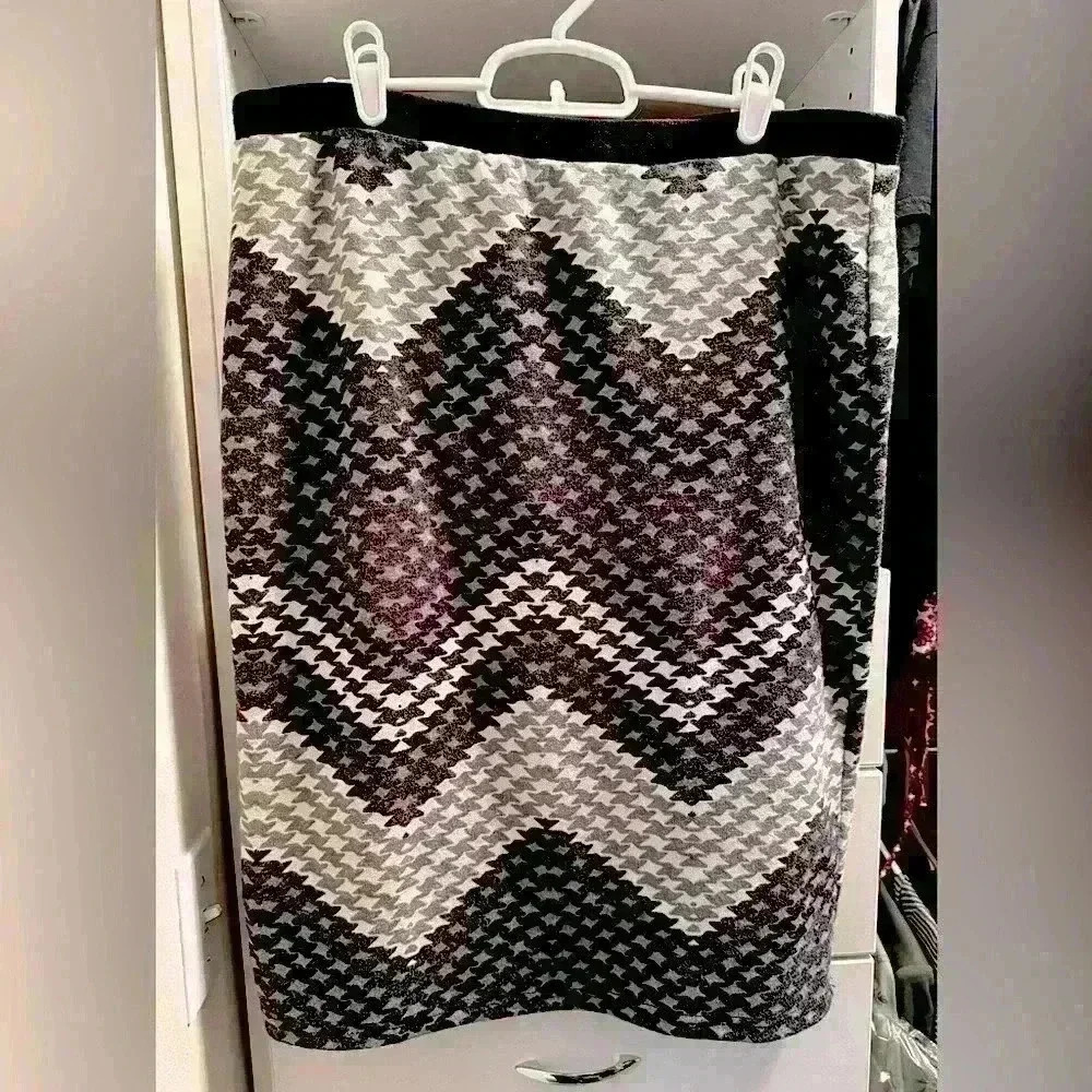 Pull-on sweater skirt